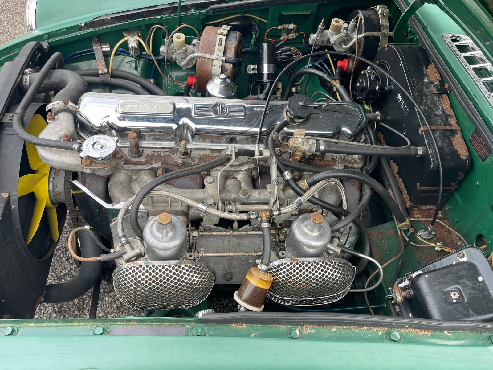 MG-CGT-1969-Coupe-23