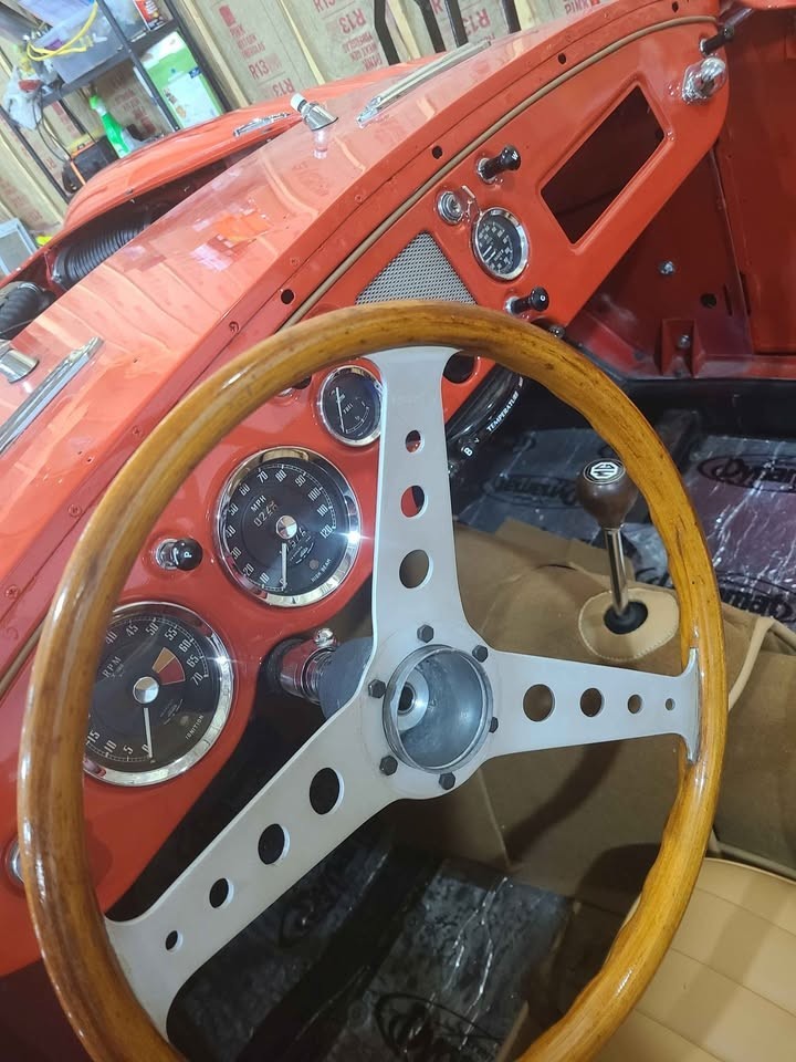 MG-MGA-1957-Convertible-4