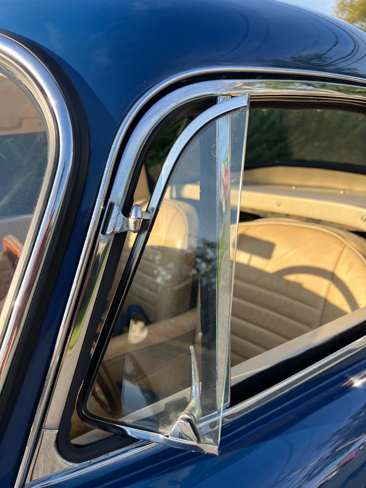 MG-MGA-1959-Convertible-13