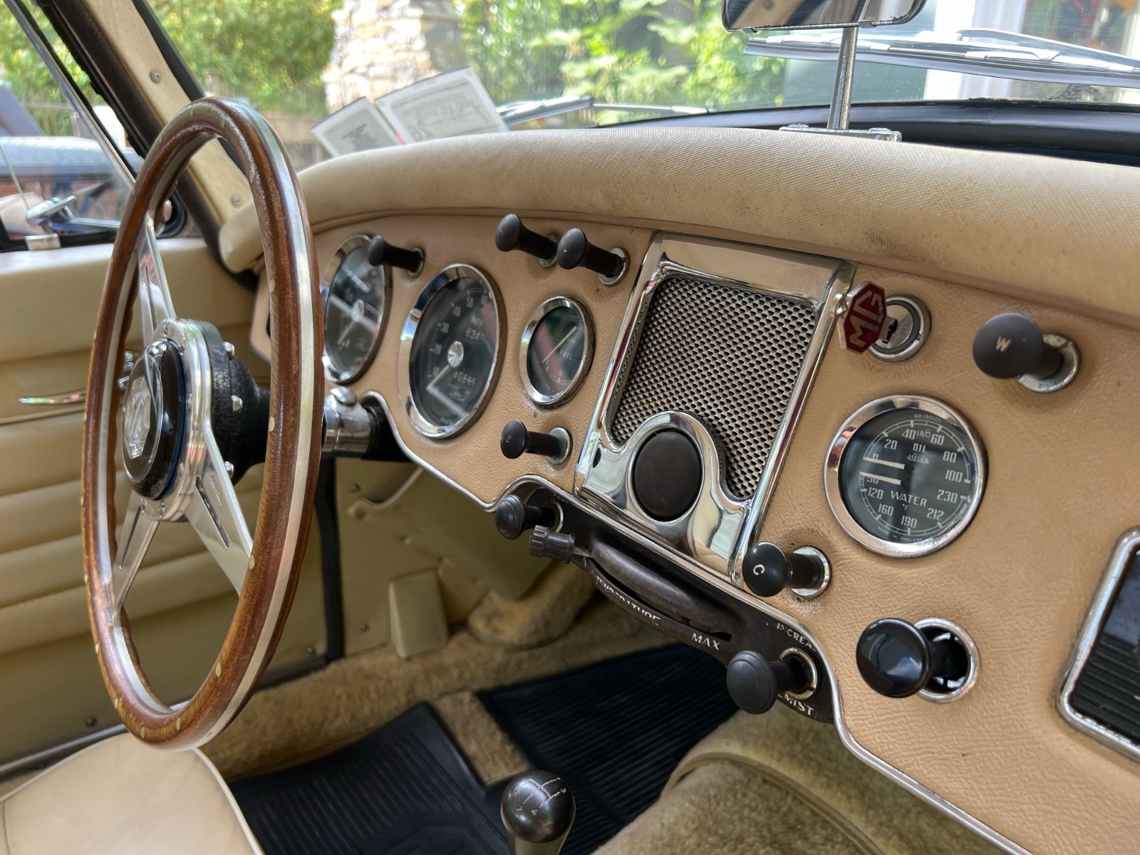 MG-MGA-1959-Convertible-15