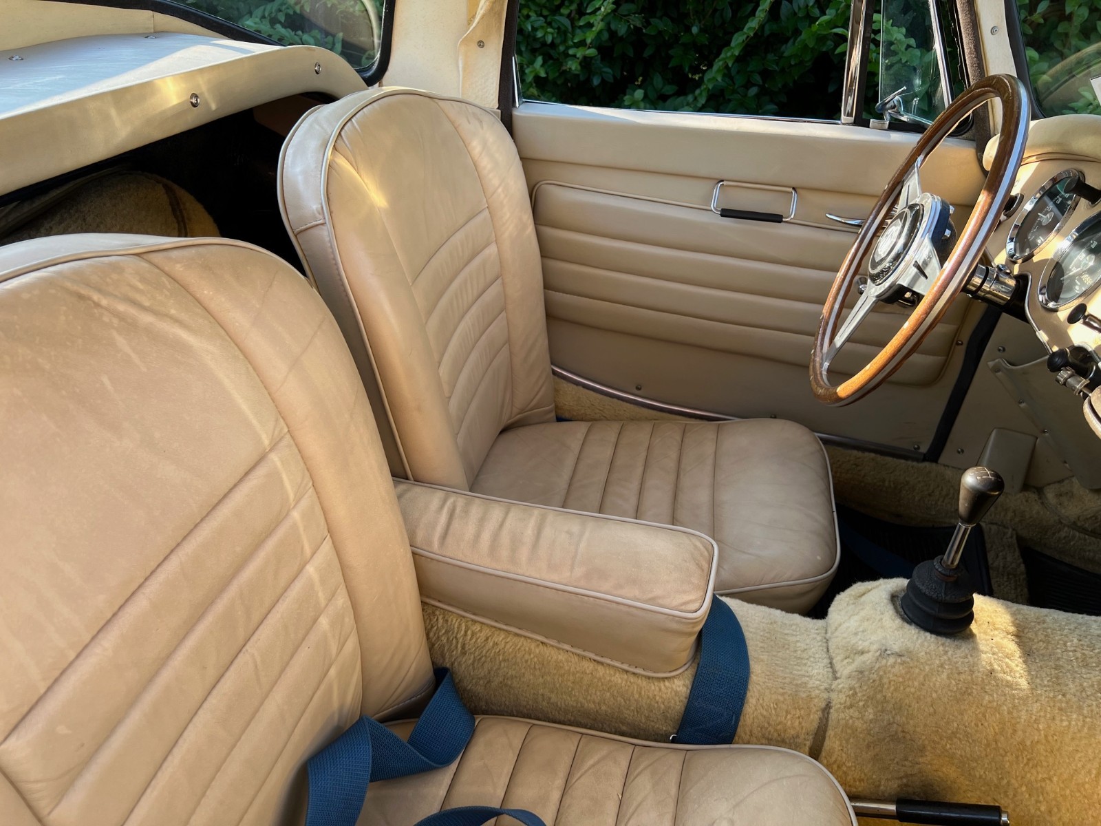 MG-MGA-1959-Convertible-23