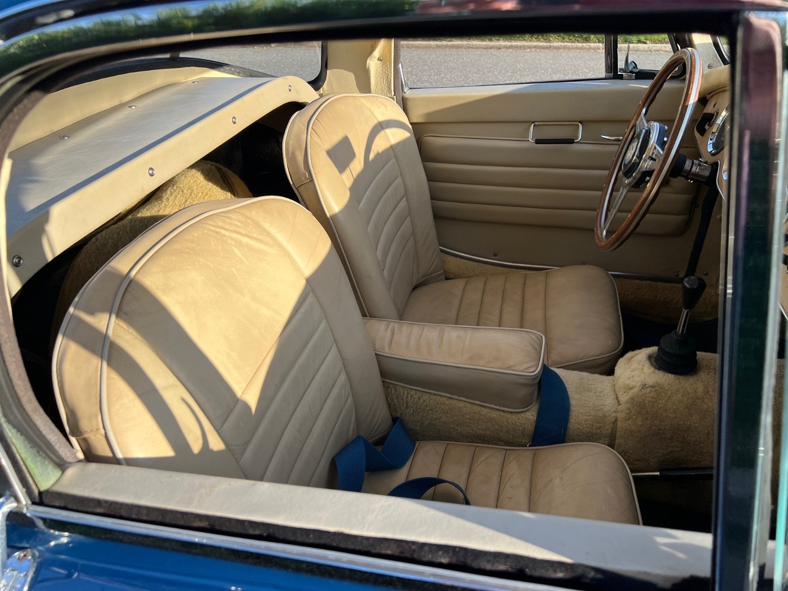 MG-MGA-1959-Convertible-24