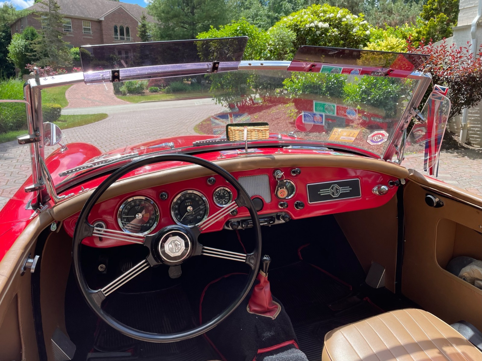 MG-MGA-1961-Convertible-10
