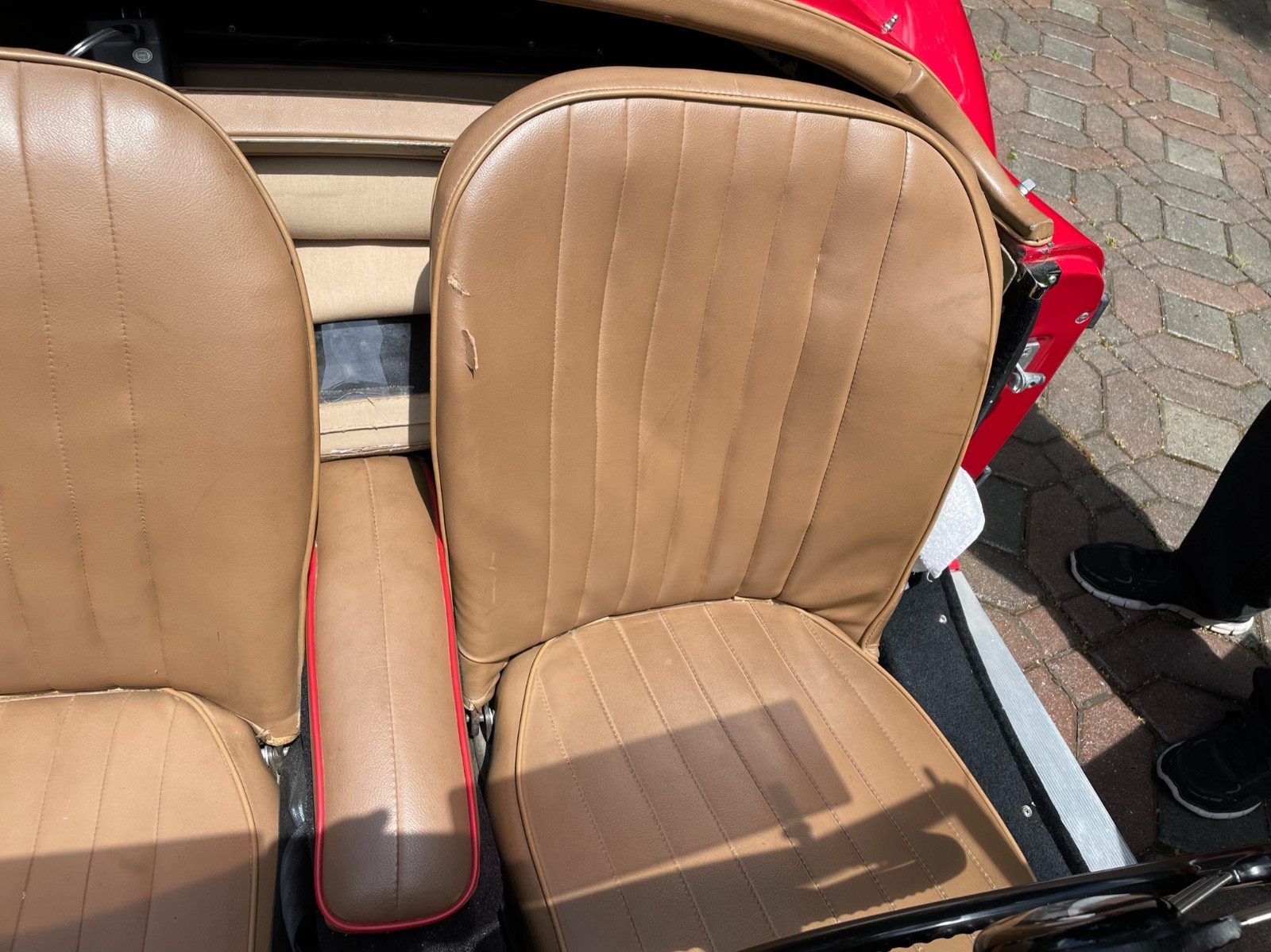 MG-MGA-1961-Convertible-12