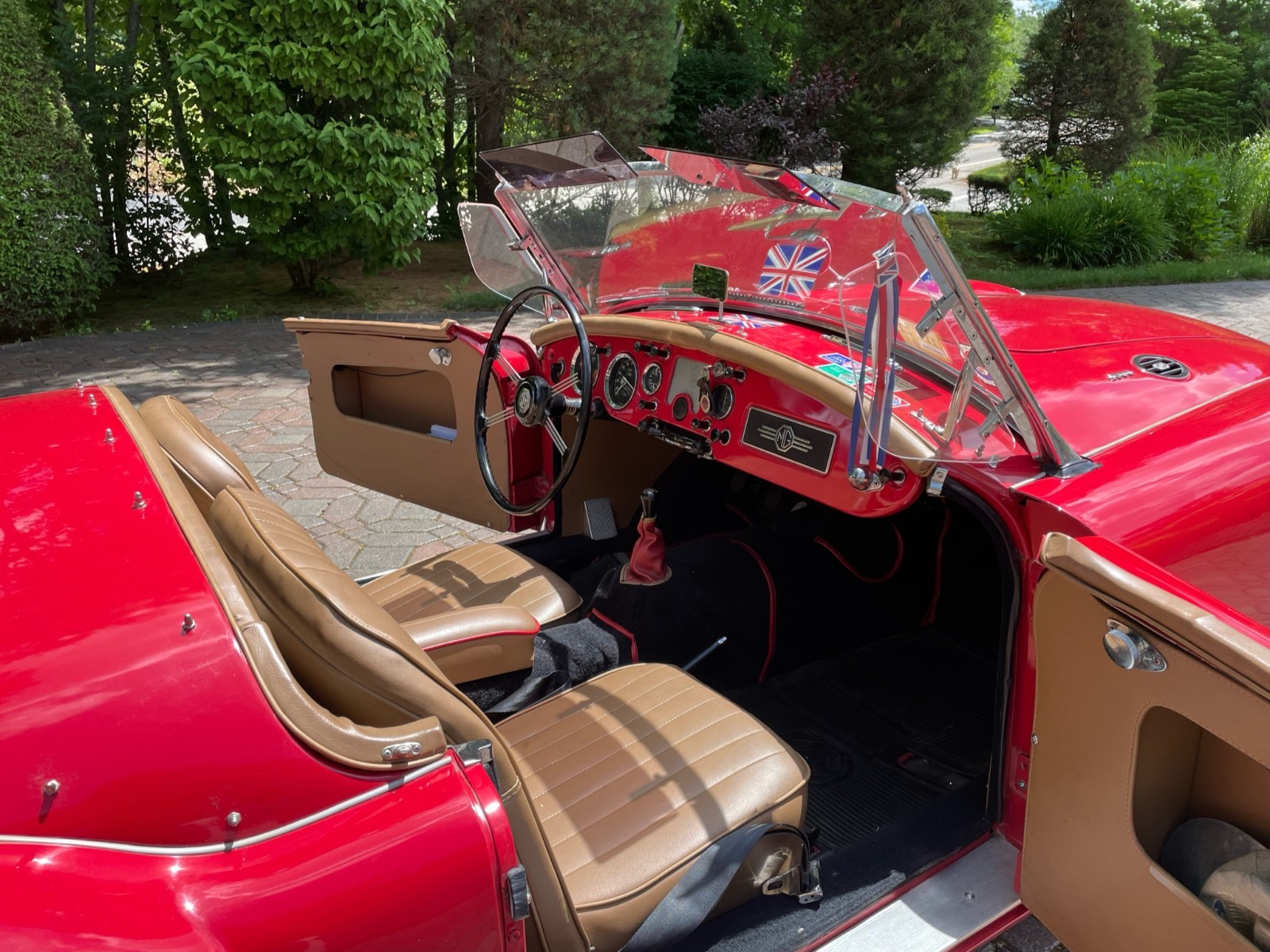 MG-MGA-1961-Convertible-9