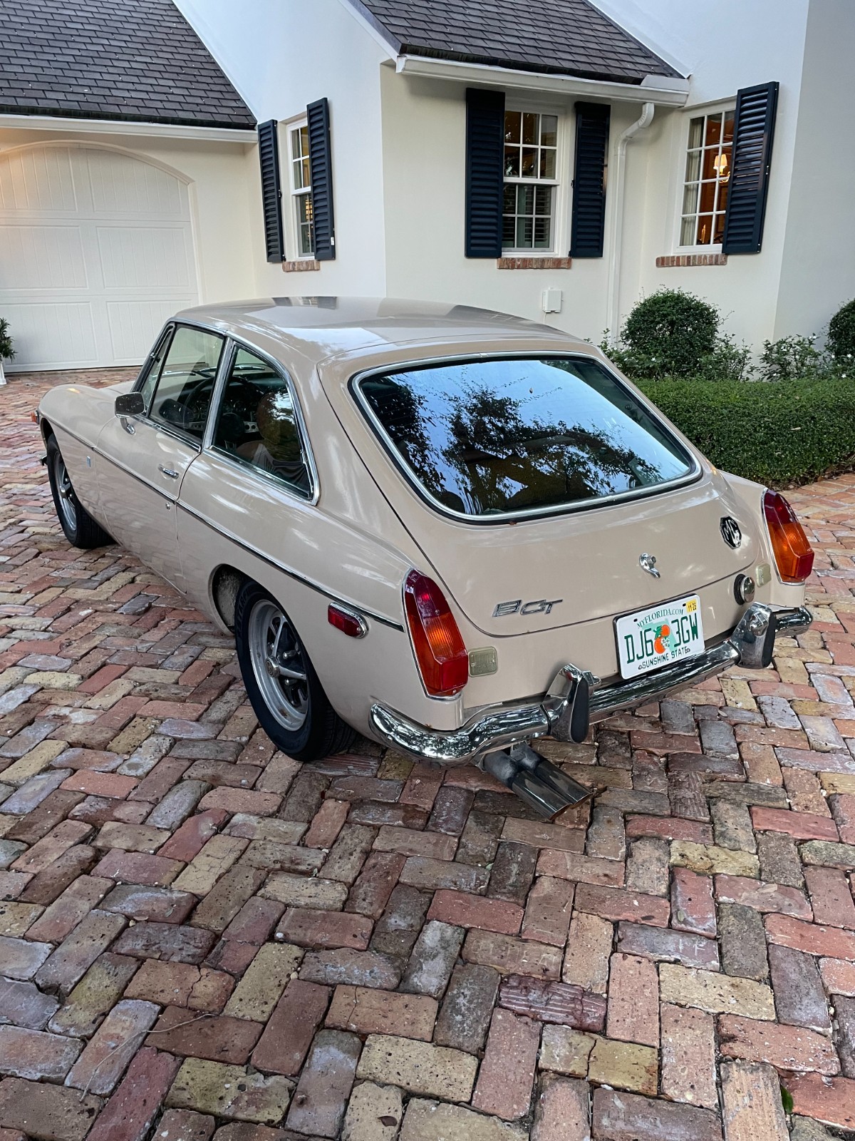 MG-MGB-1971-Coupe-3