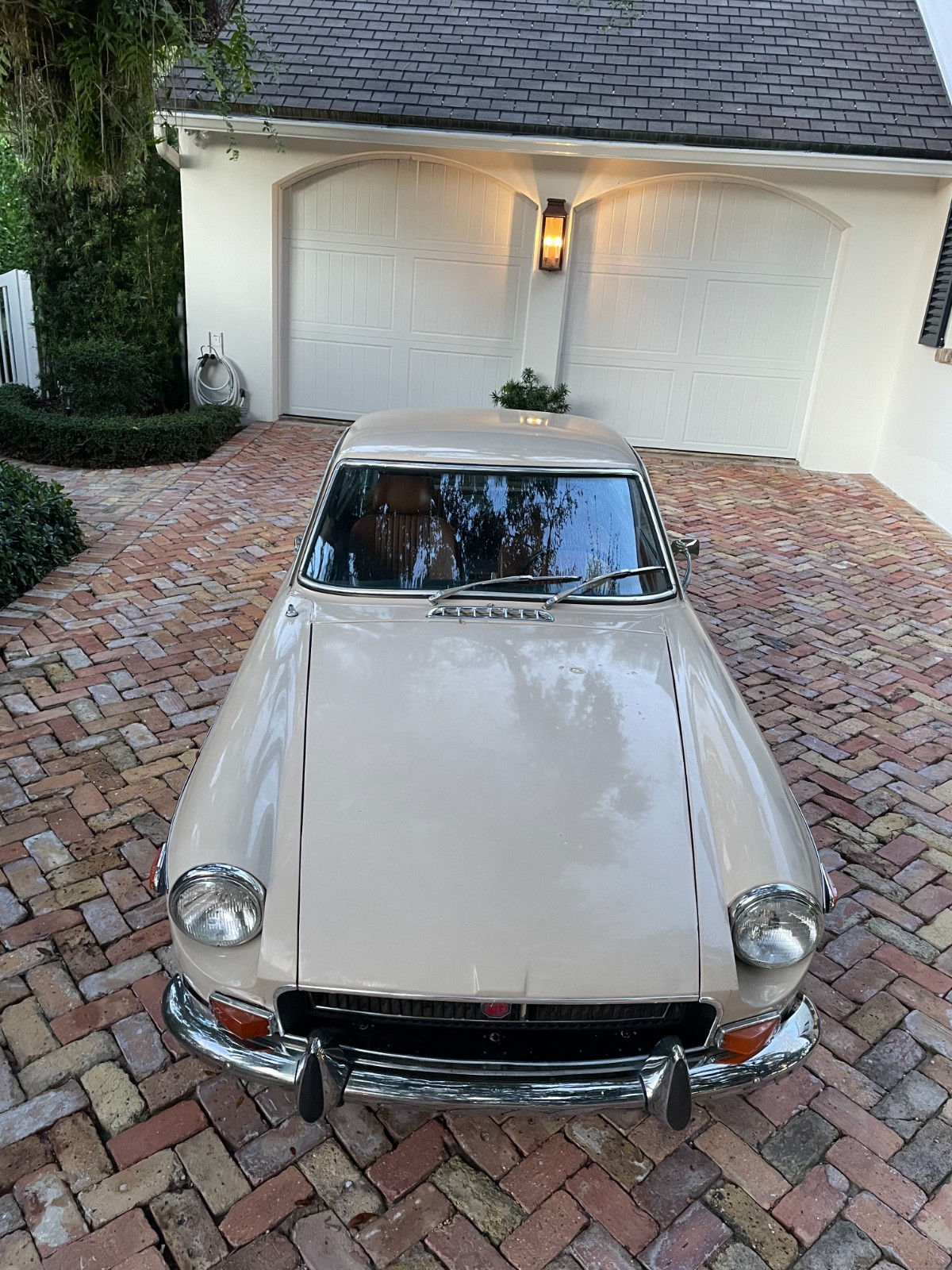 MG-MGB-1971-Coupe-7