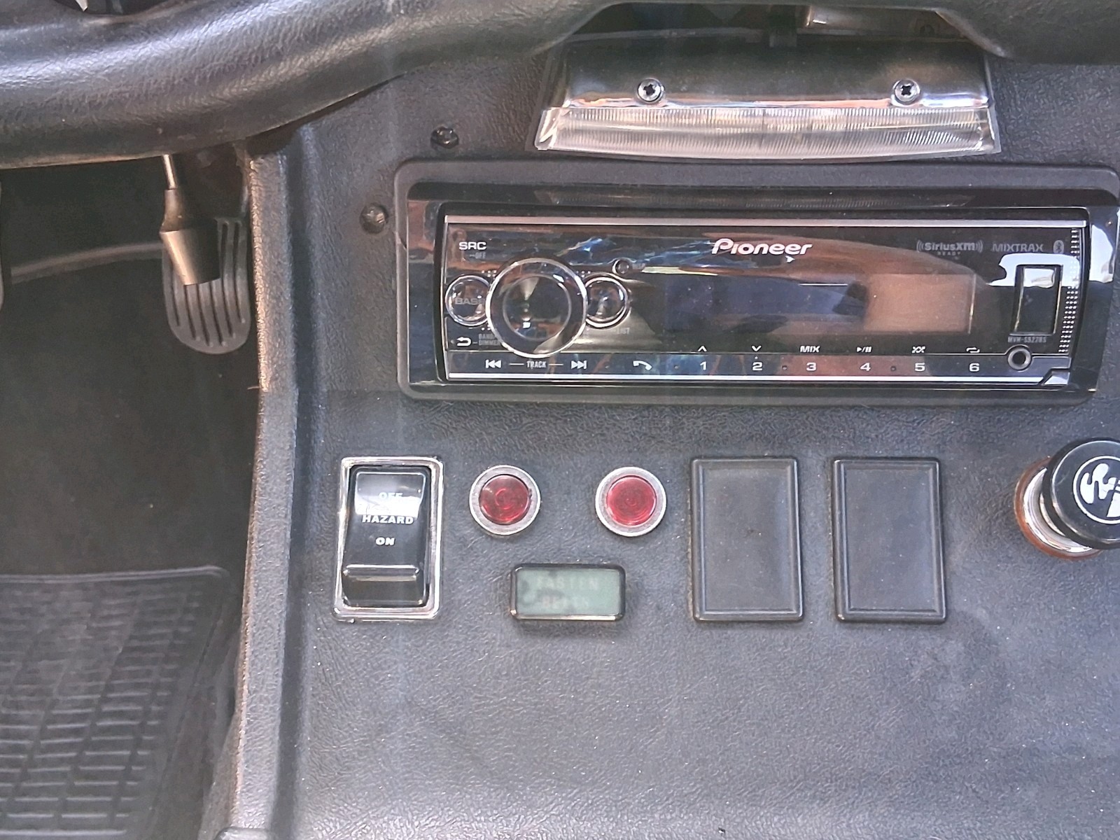 MG-MGB-1972-Convertible-12