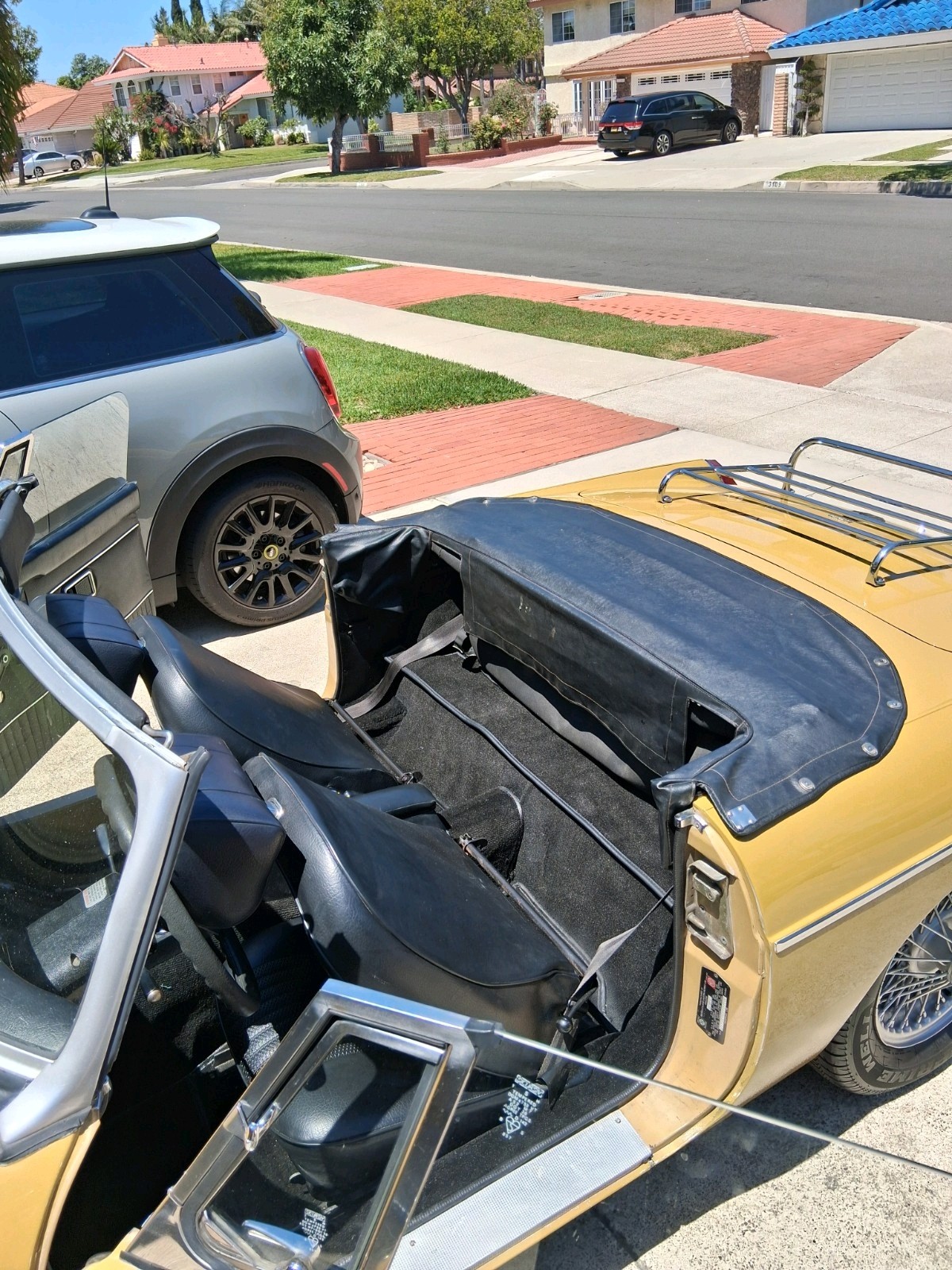 MG-MGB-1972-Convertible-17