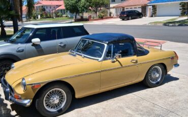MG-MGB-1972-Convertible-2