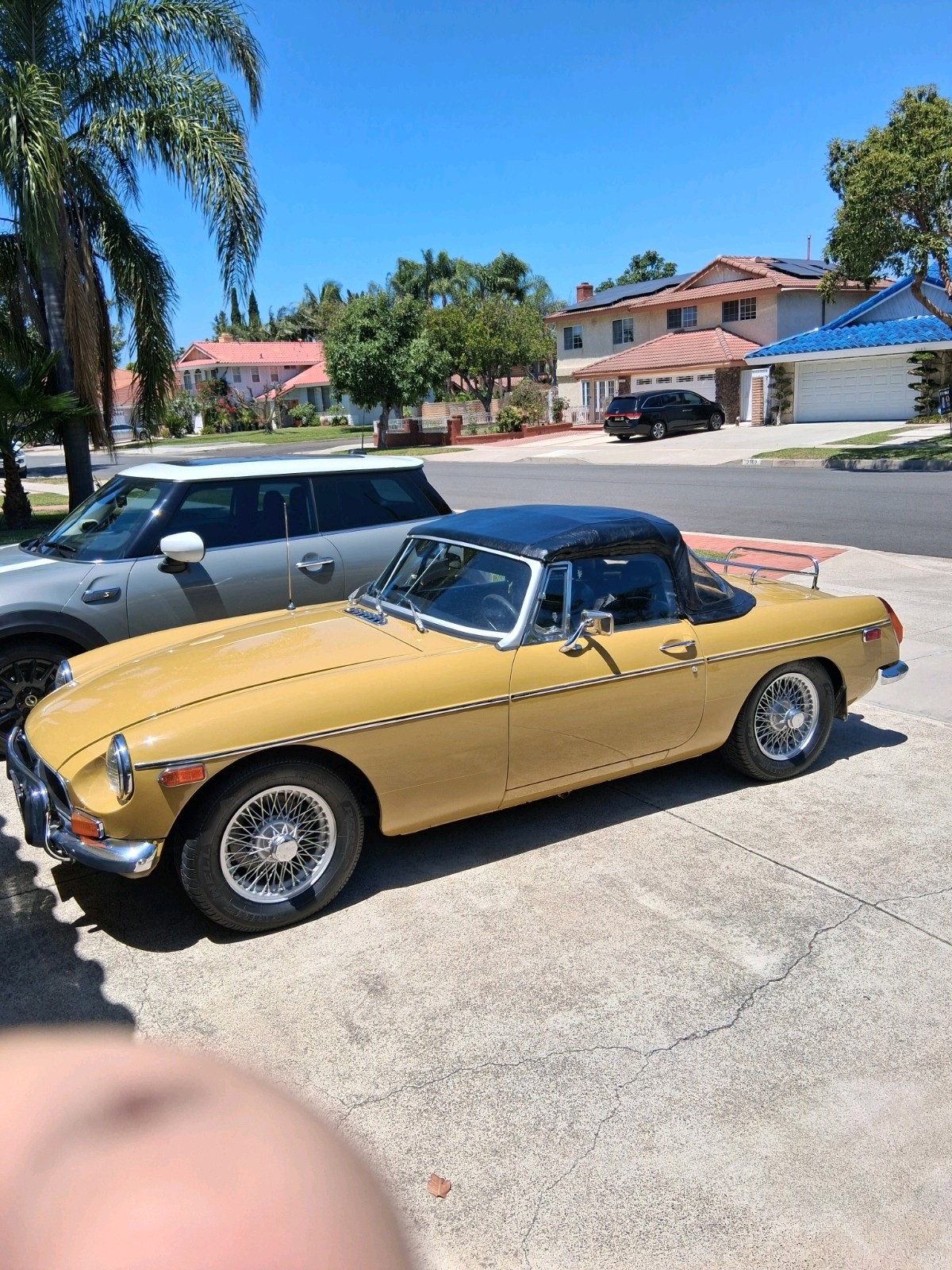 MG-MGB-1972-Convertible-2