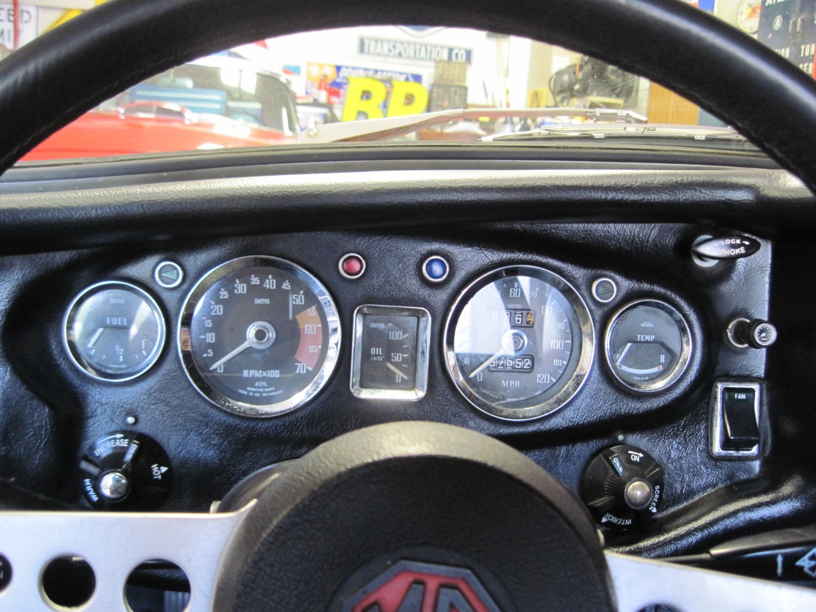 MG-MGB-1972-Convertible-23