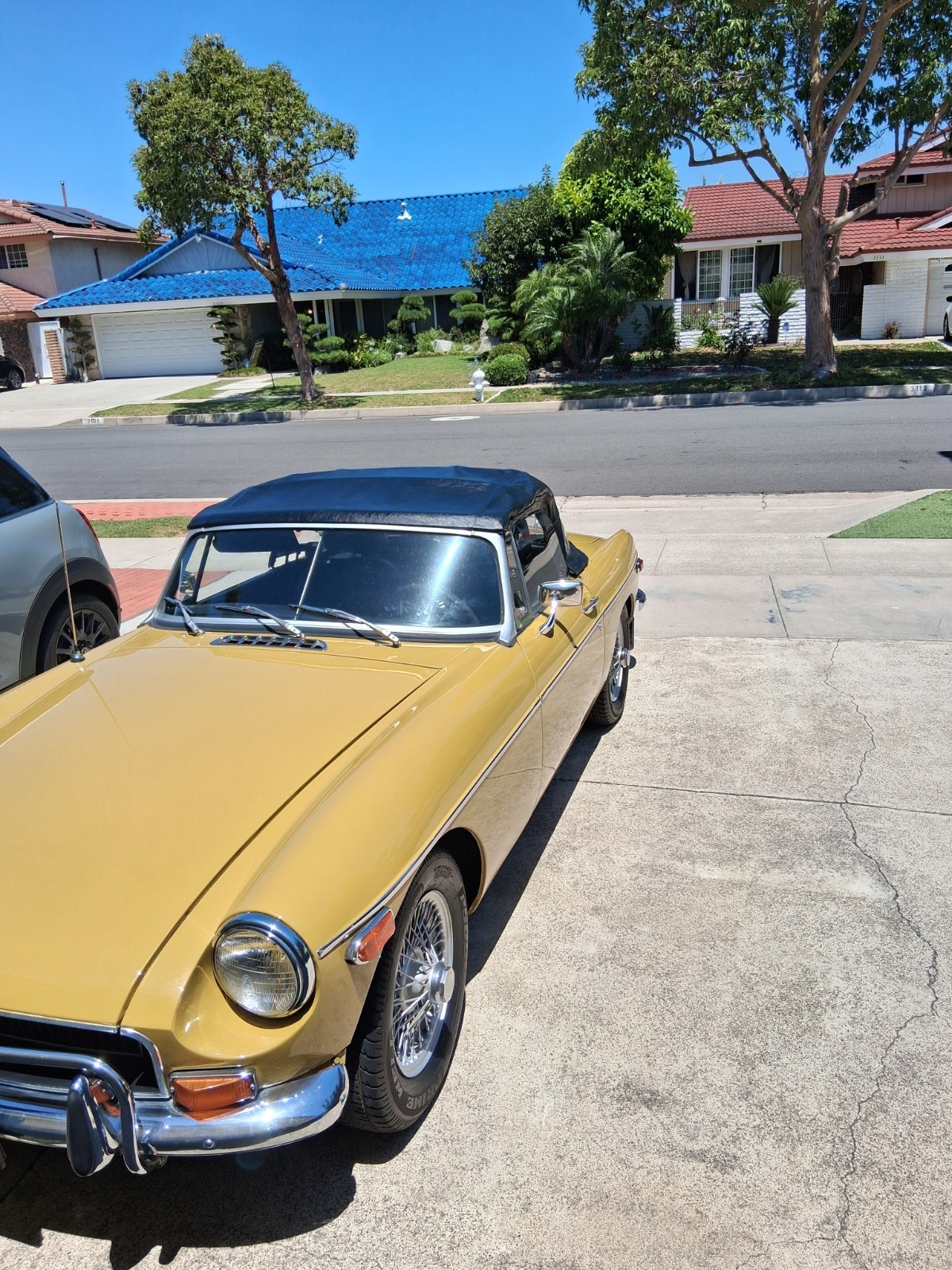 MG-MGB-1972-Convertible-3