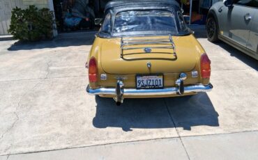 MG-MGB-1972-Convertible-4