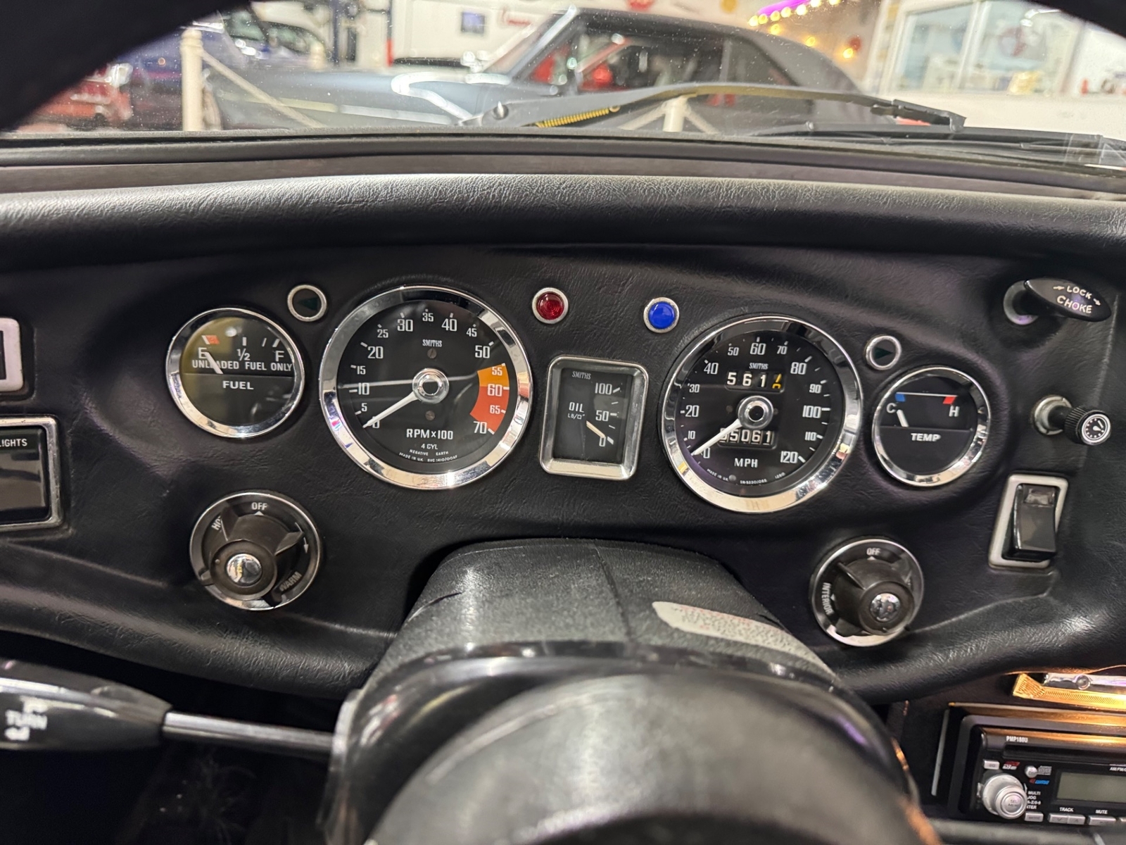 MG-MGB-1974-2-door-convo-34