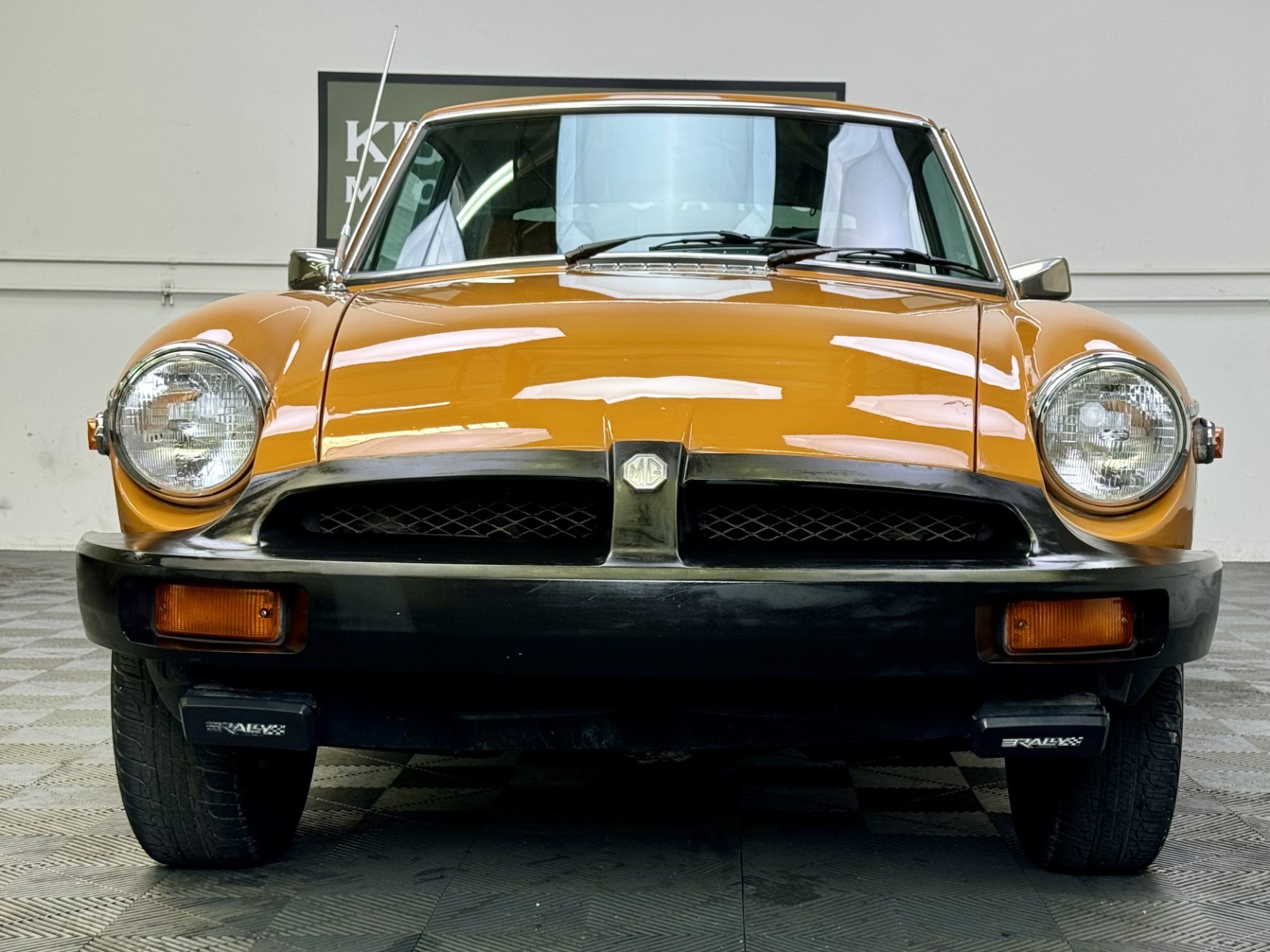MG-MGB-1974-Coupe-1