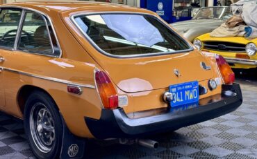 MG-MGB-1974-Coupe-10