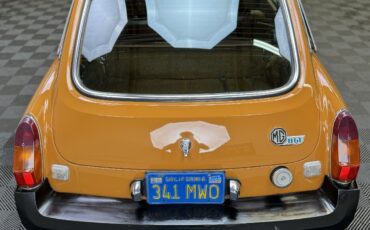 MG-MGB-1974-Coupe-11