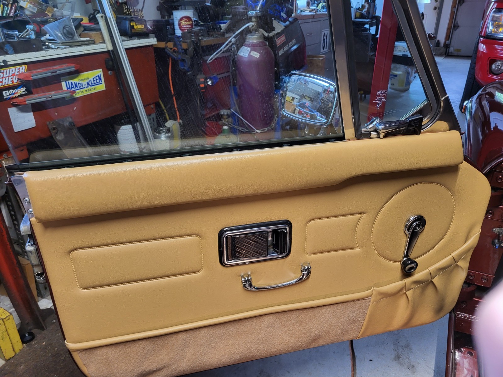MG-MGB-1974-Coupe-12