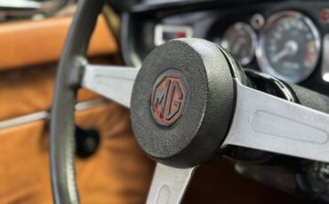 MG-MGB-1974-Coupe-16