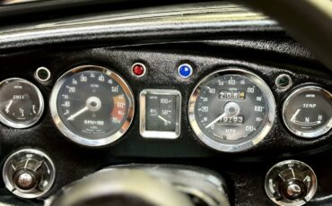 MG-MGB-1974-Coupe-17