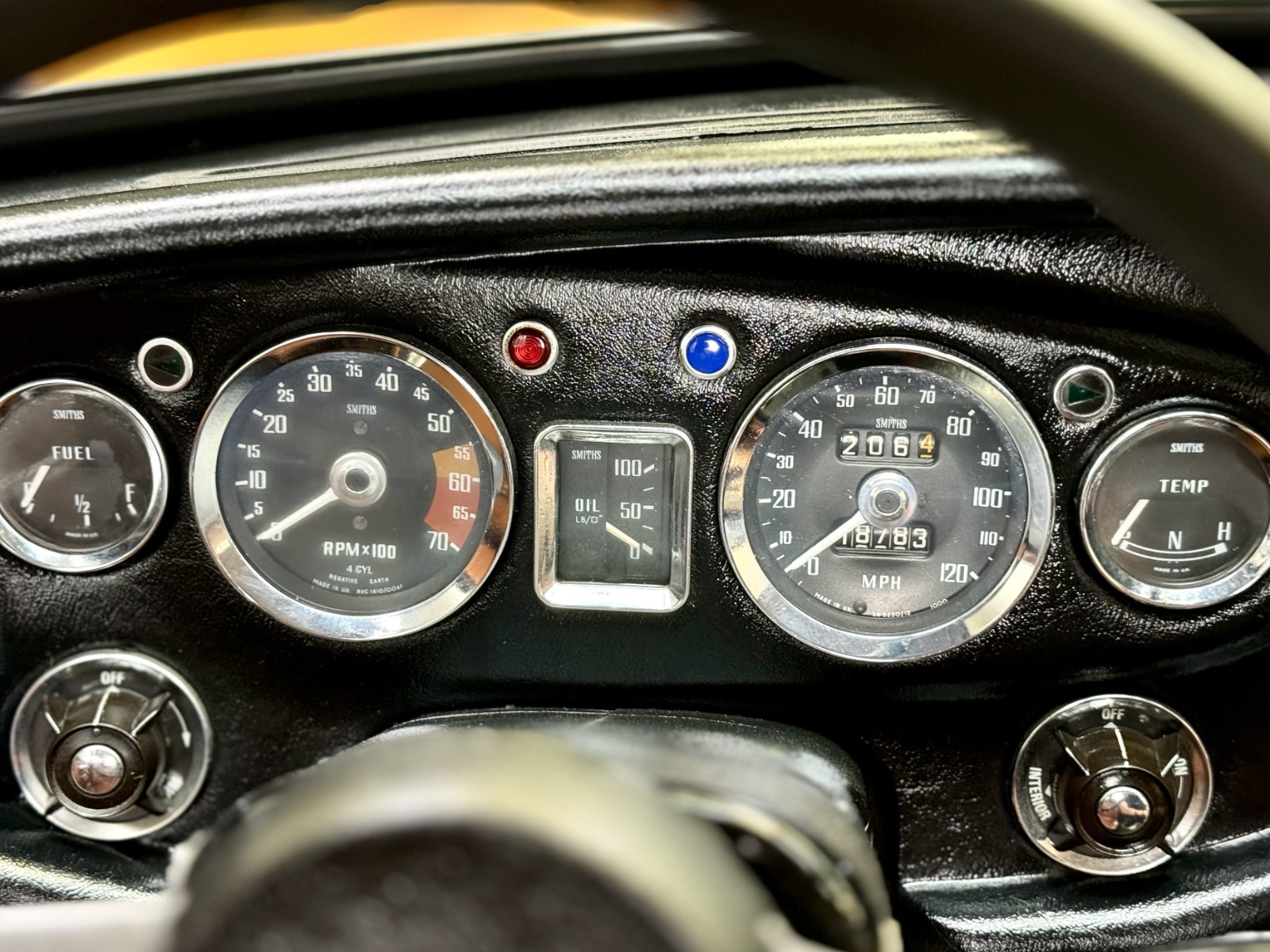 MG-MGB-1974-Coupe-17