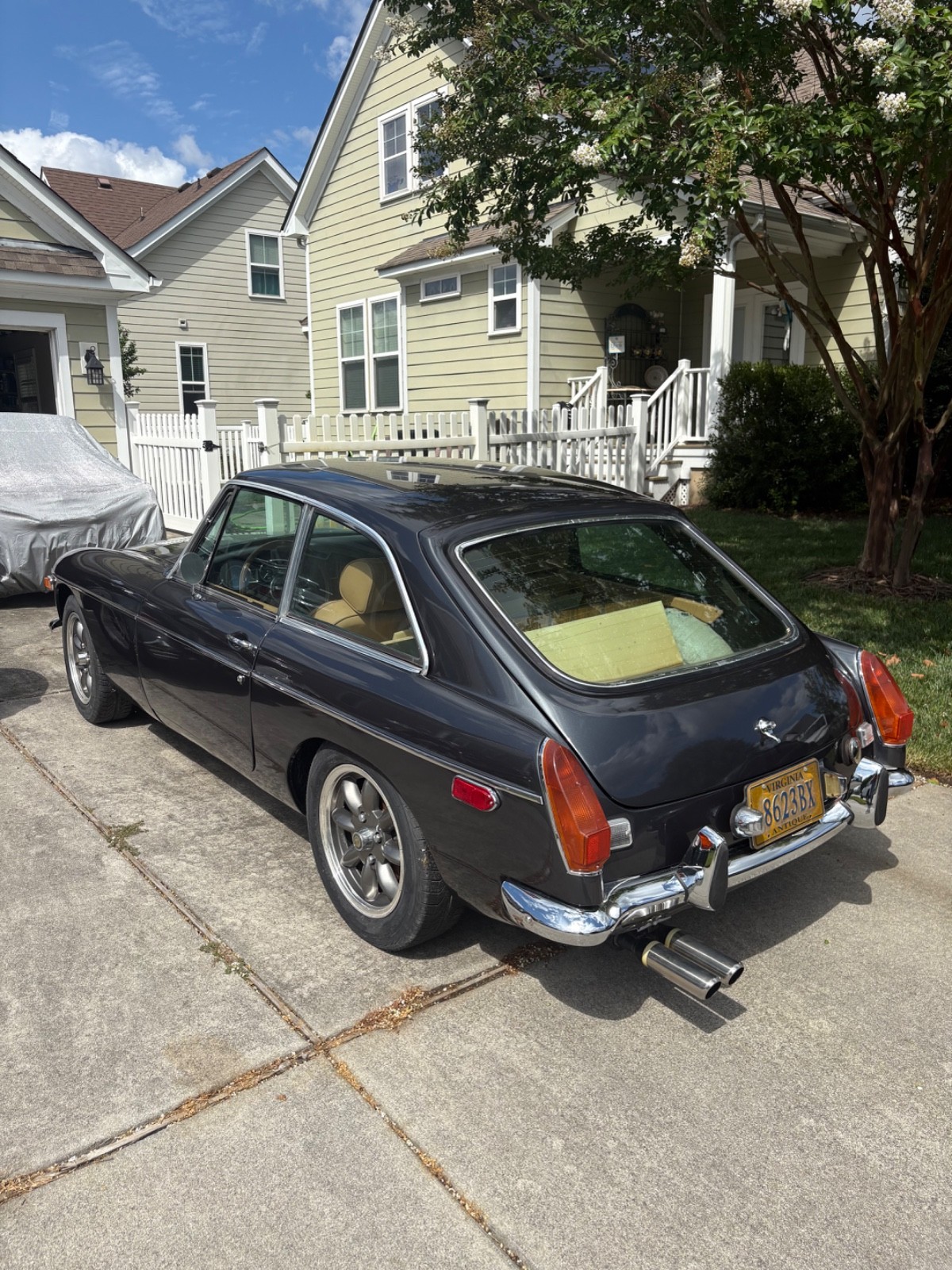 MG-MGB-1974-Coupe-19