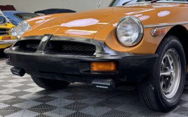 MG-MGB-1974-Coupe-2