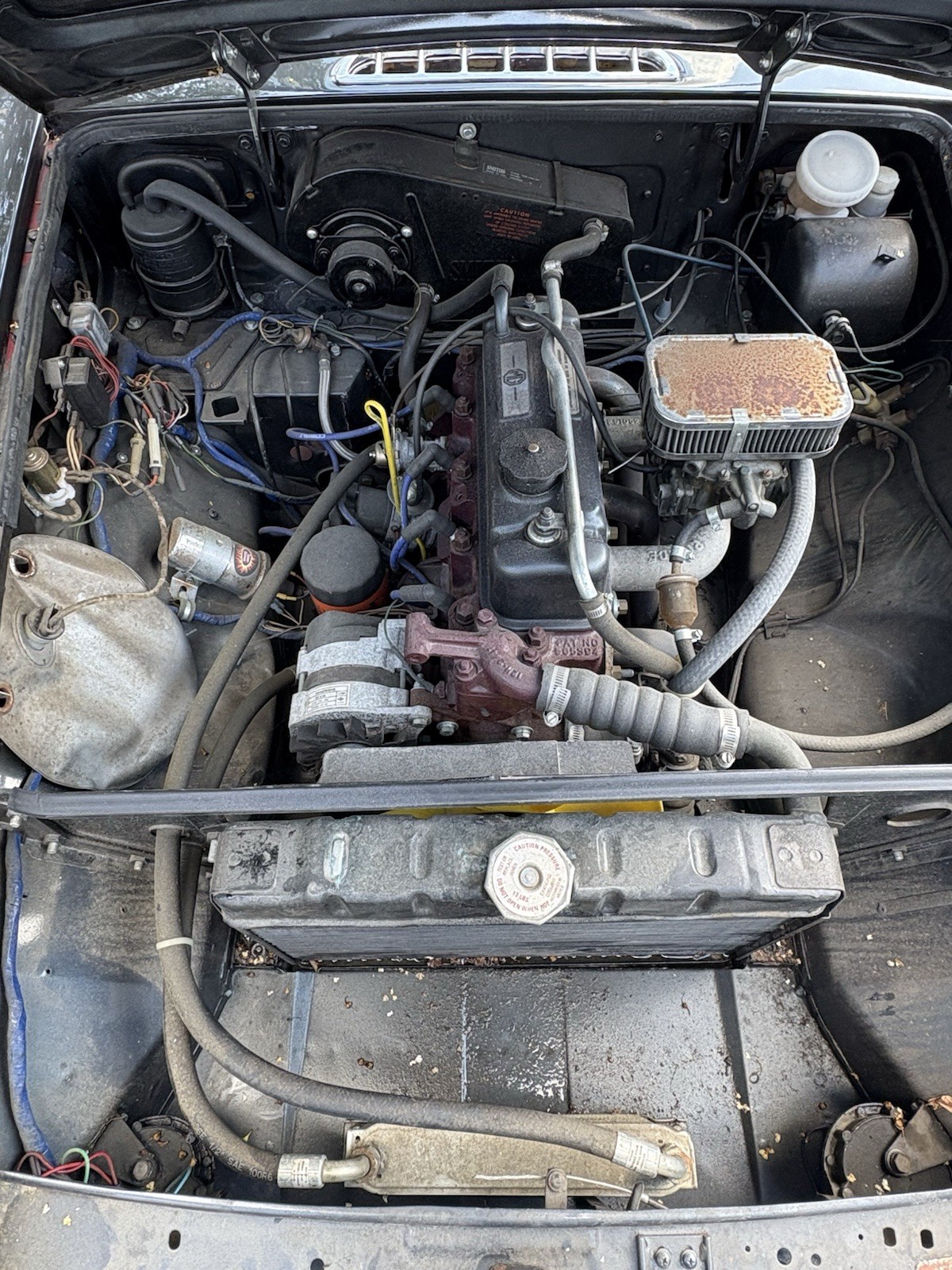 MG-MGB-1974-Coupe-2