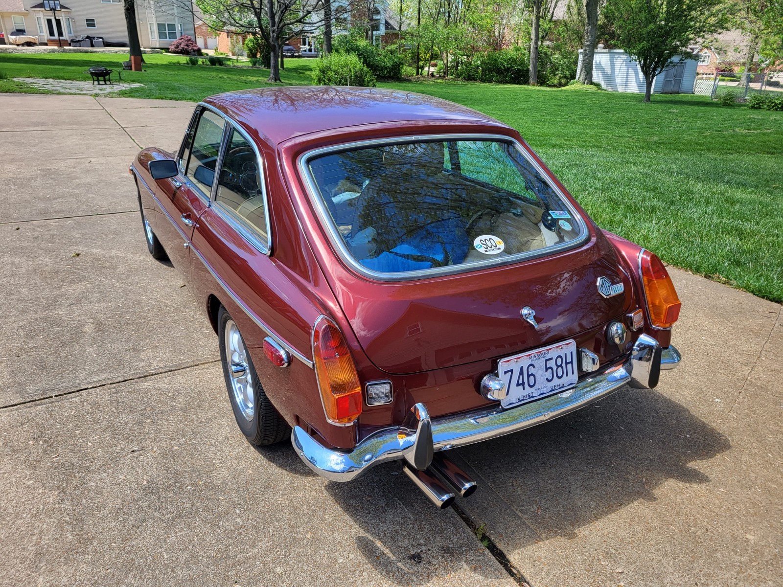 MG-MGB-1974-Coupe-4