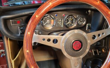 MG-MGB-1974-Coupe-6