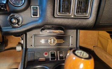 MG-MGB-1974-Coupe-8