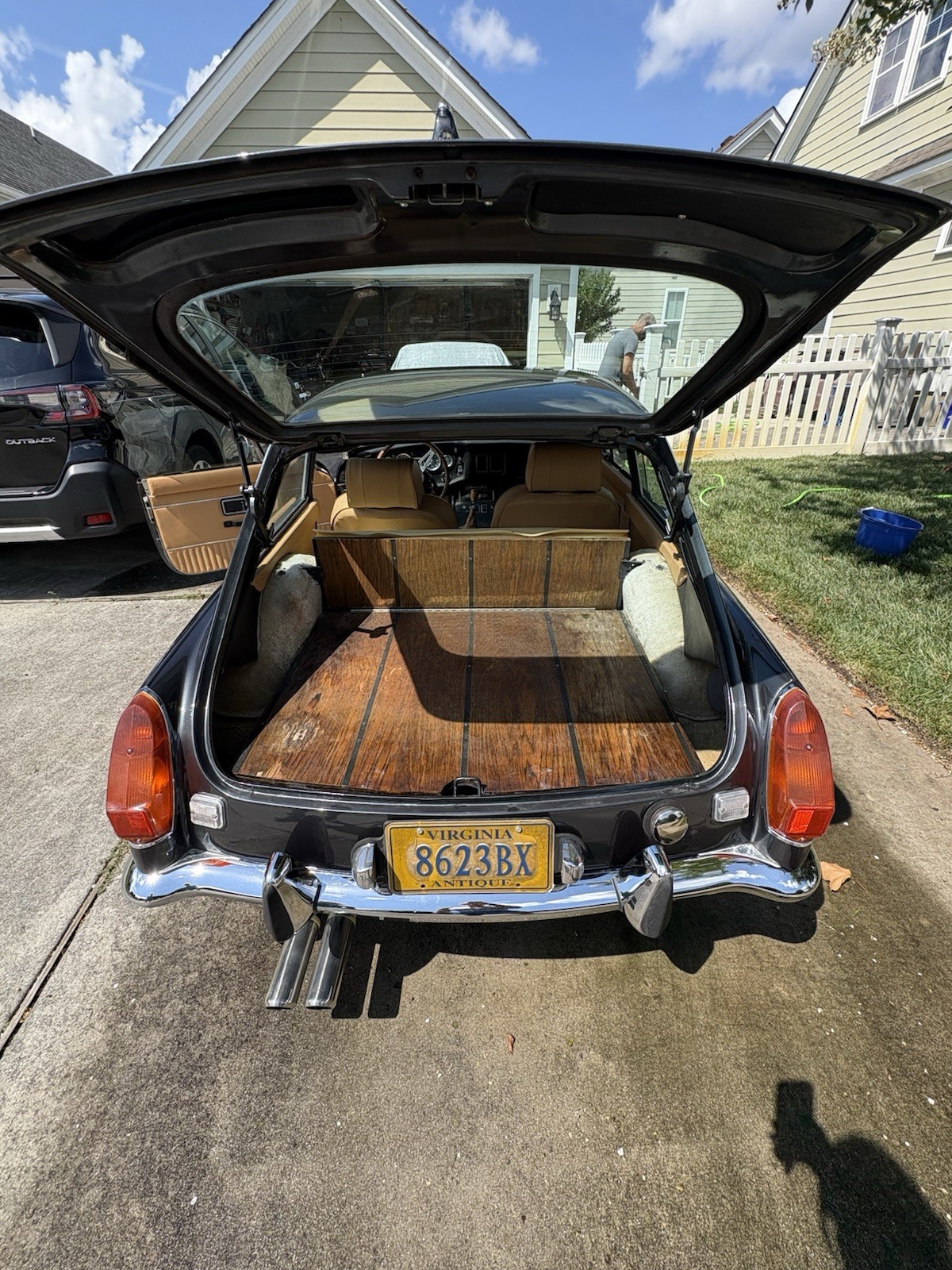 MG-MGB-1974-Coupe-8