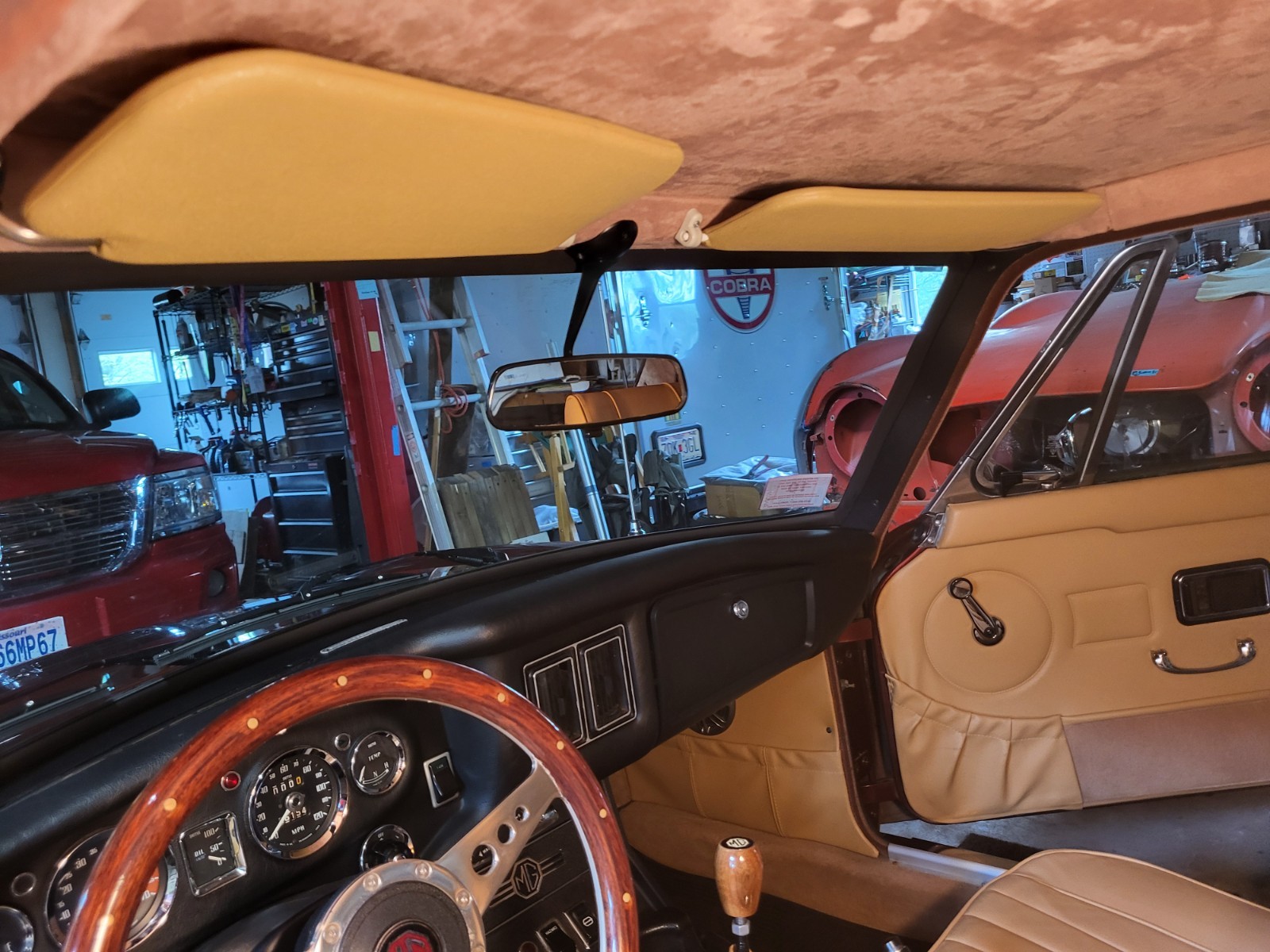 MG-MGB-1974-Coupe-9