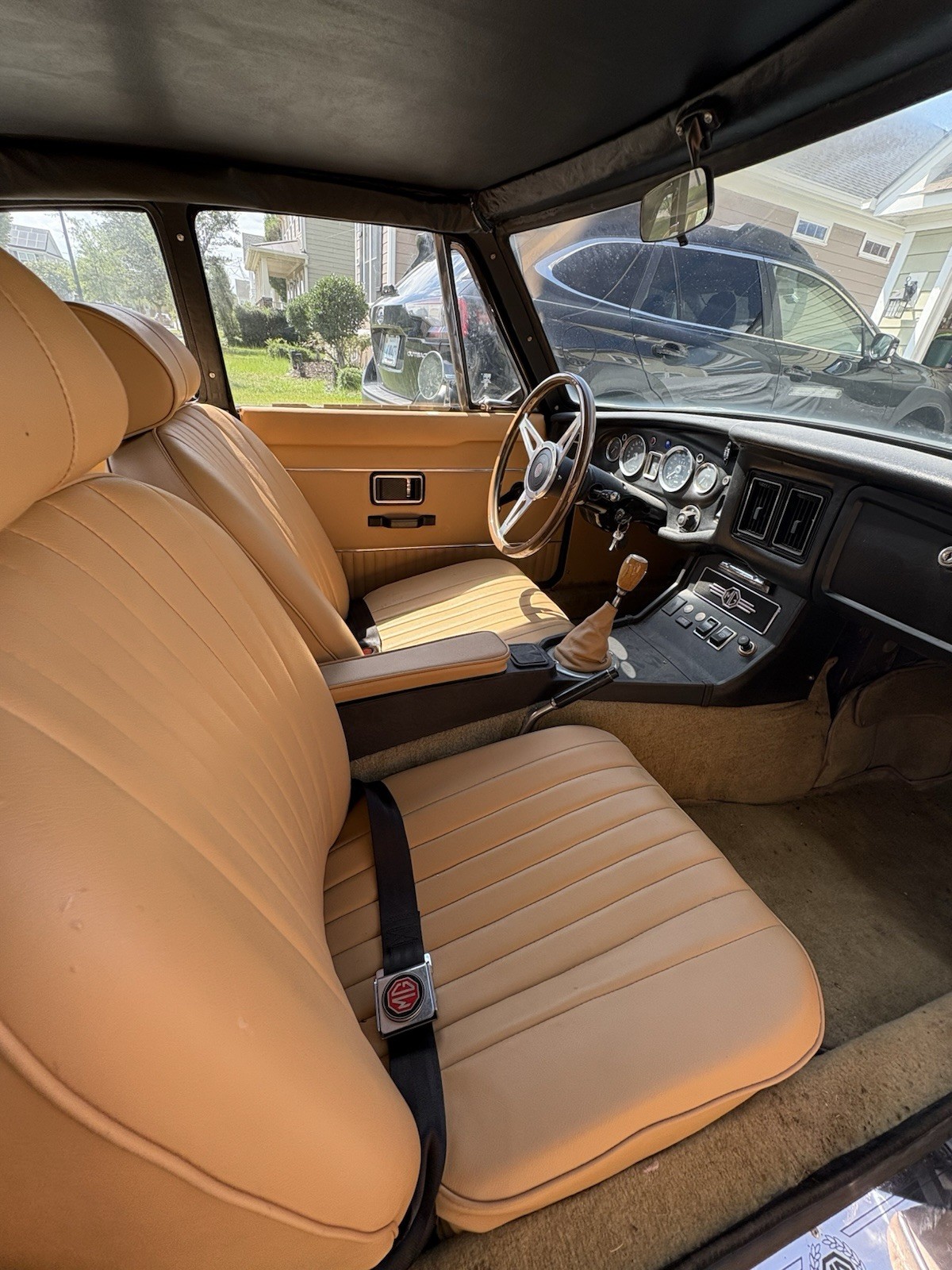MG-MGB-1974-Coupe-9