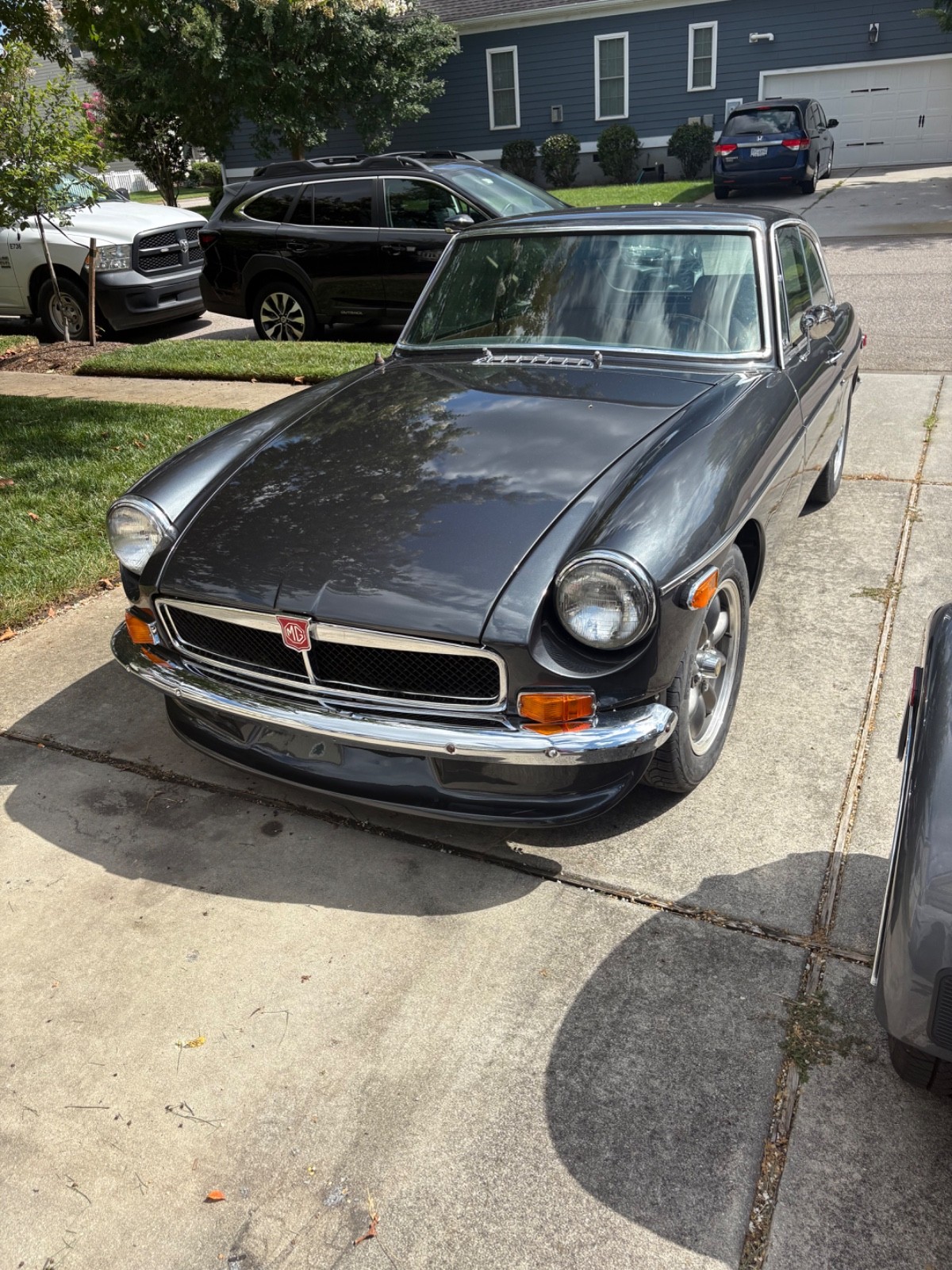MG-MGB-1974-Coupe