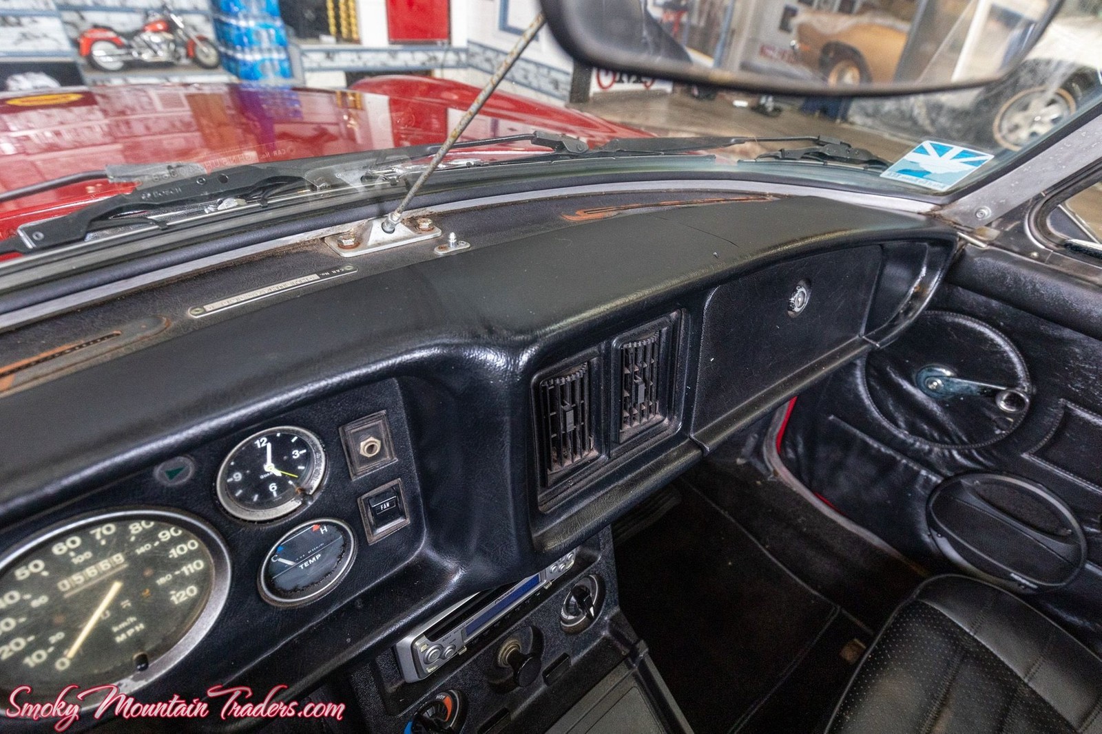MG-MGB-1977-35