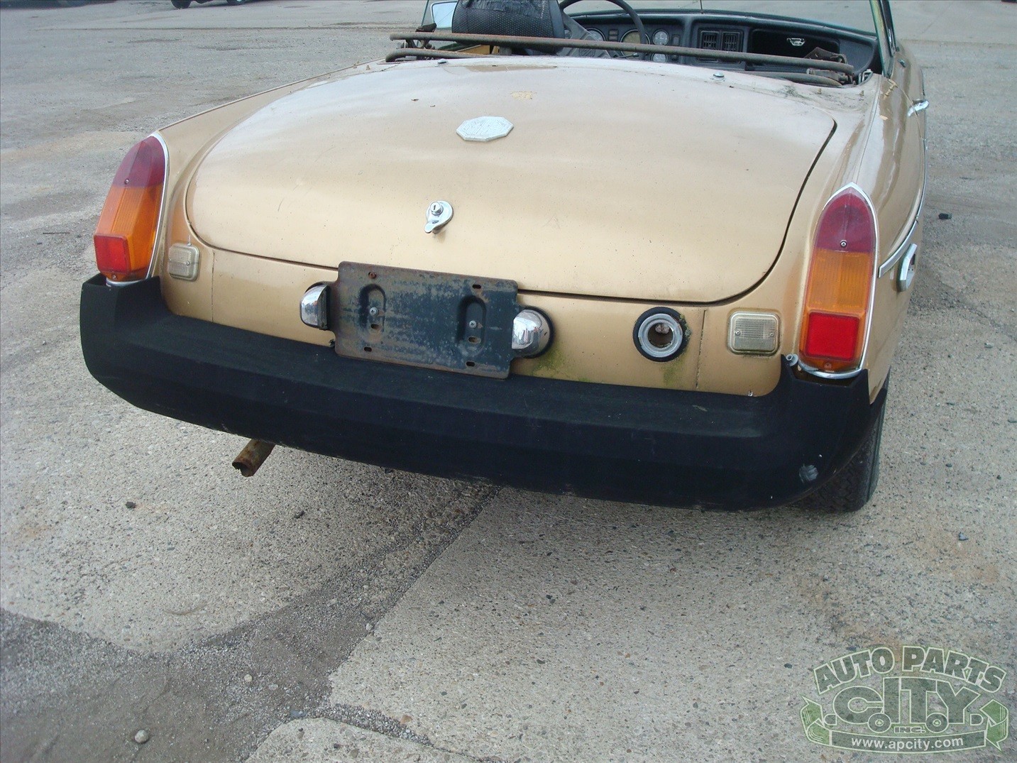 MG-MGB-1977-Convertible-3