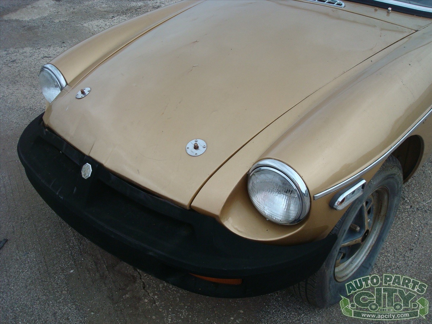 MG-MGB-1977-Convertible-4