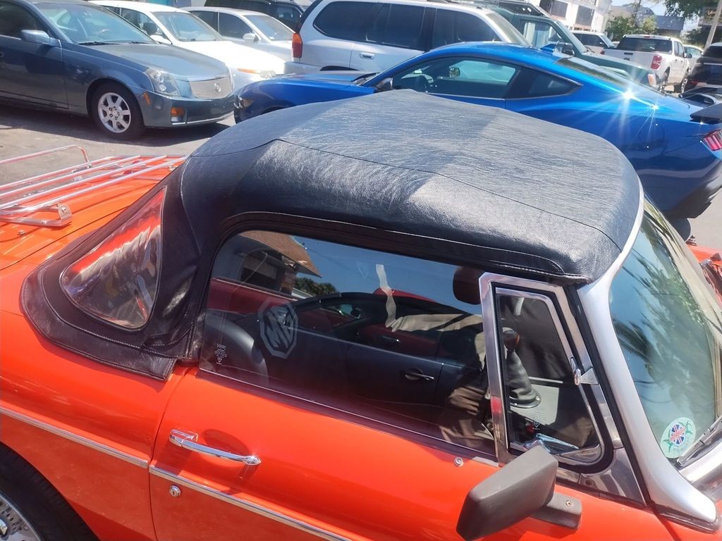 MG-MGB-1978-Convertible-10