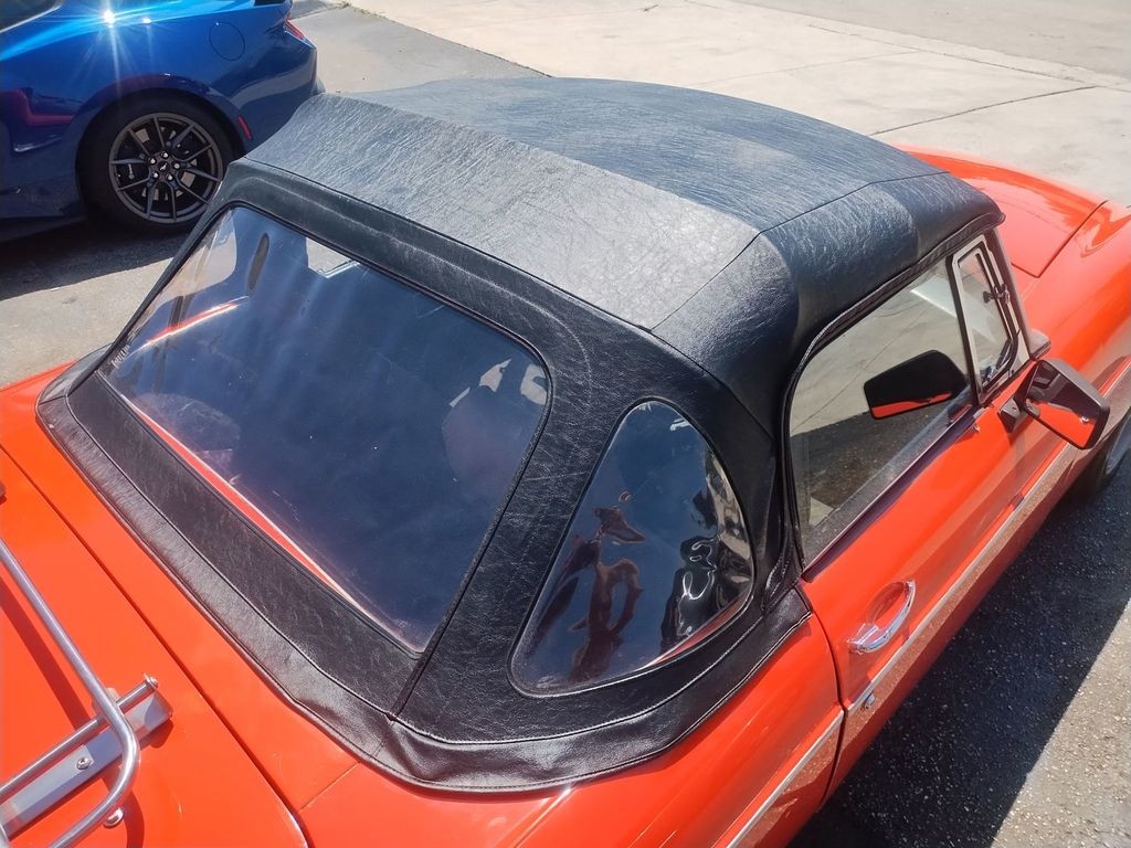 MG-MGB-1978-Convertible-11
