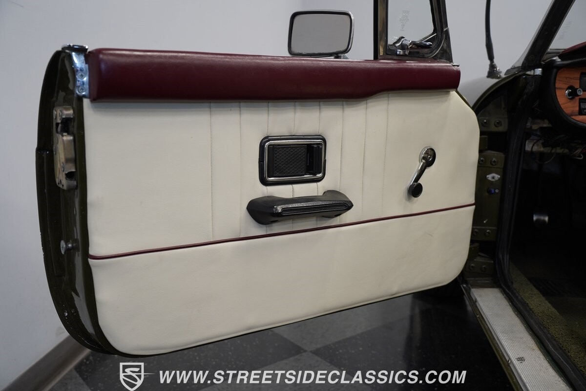 MG-MGB-1979-Convertible-36