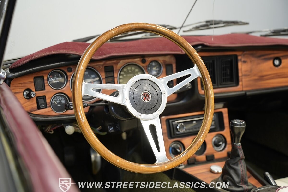MG-MGB-1979-Convertible-37