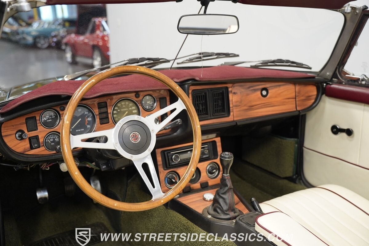 MG-MGB-1979-Convertible-4