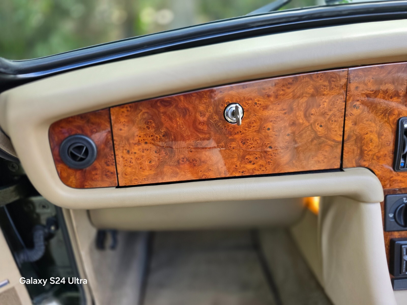 MG-V-8-1995-Convertible-28