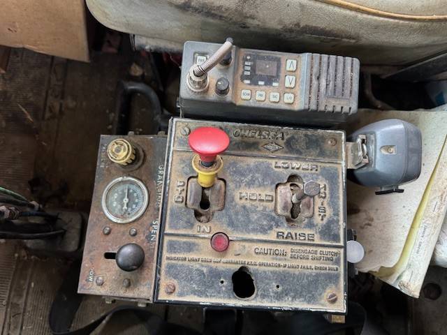 Mac-dump-truck-diesel-1981-14