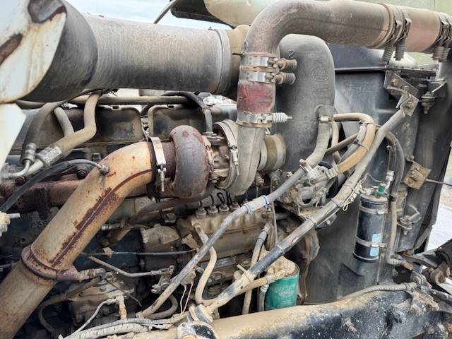 Mac-dump-truck-diesel-1981-17