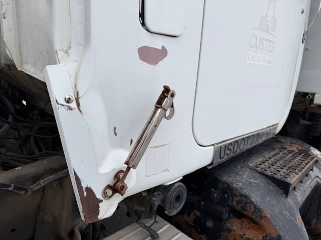 Mac-dump-truck-diesel-1981-21