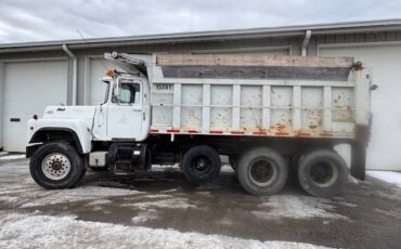 Mac-dump-truck-diesel-1981-3