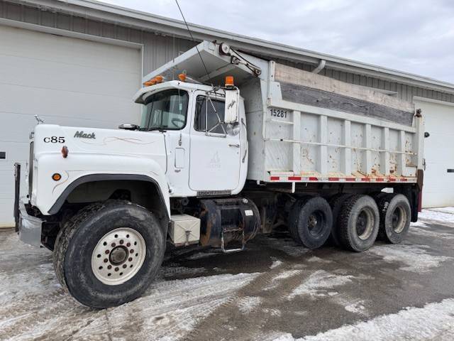 Mac-dump-truck-diesel-1981-4